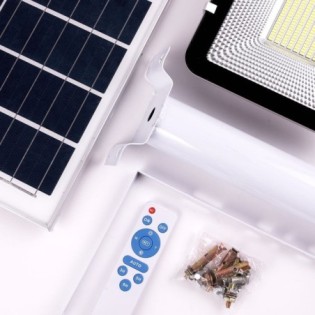 Lampadaire LED Solaire - Télécommande  Dimmable  Batterie: 3,2V 20000MaH