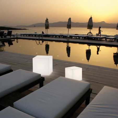 Lampe de sol exterieur Block